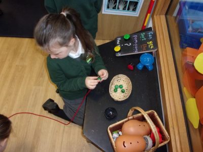 Evil Pea causes chaos in Class 1!